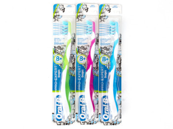 Зубна щітка дитяча Oral B "Stages ProExpert" (8+ років) м'яка 1шт
