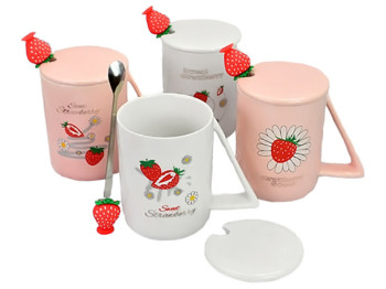 Чашка с крышкой и ложкой Strawberry 400мл