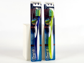 Зубна щітка Oral B "Expert Масажер" м'яка 1шт