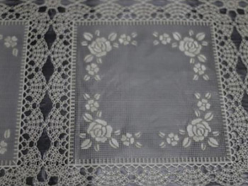 Клеенка виниловая ажурная "Lace" бежевая 1,37x20 метров (цена за рулон)