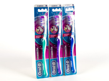 Зубна щітка Oral B "Комплекс з ультратонкими щетинками" м'яка 1шт