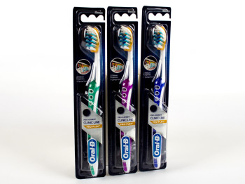 Зубна щітка Oral B "Pro-Expert Clinic Line Pro-Flex" м'яка 1шт