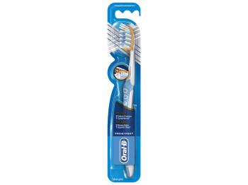Зубна щітка Oral-B Pro-Expert Pro-Flex середньої жорсткості M38