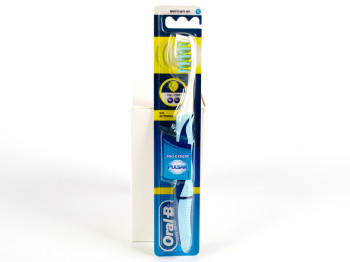 Зубна щітка Oral B "Pulsar Expert антибактеріальна" м'яка 1шт