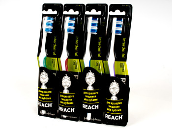 Зубна щітка Reach "Interdental Essential care" жорстка