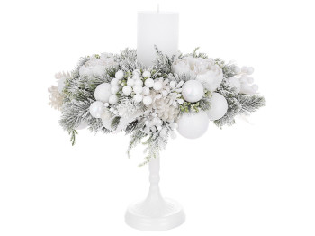 Новорічний свічник прикрашений гілками засніженої хвої, квітами, ялинковими кулями (пластик), колір 
