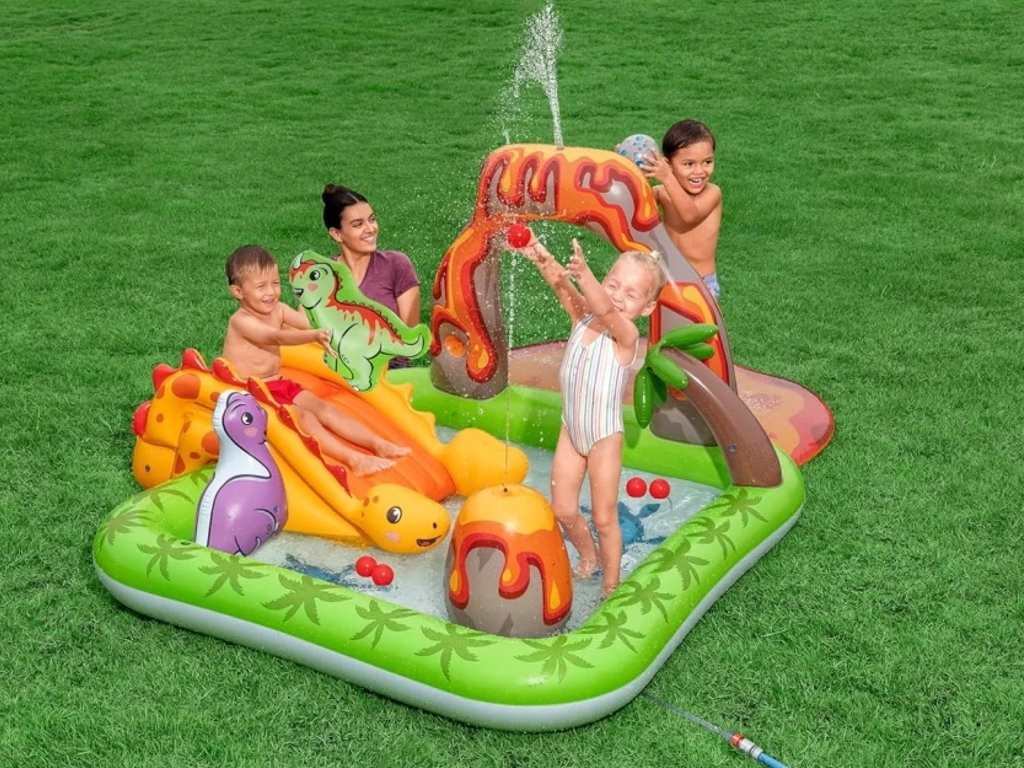 Игровой надувной центр с горкой и распылителем воды Volcano Springs 262-188-102 см, Bestway