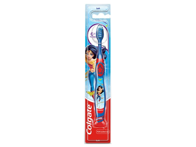 Зубна щітка Colgate Kids 6+, м’яка, з присоскою, дизайн Batman/Wonder Woman (ціна за 1шт)