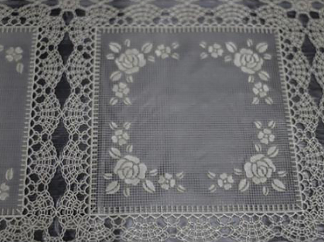 Клеенка виниловая ажурная "Lace" бежевая 1,37x20 метров (цена за рулон)